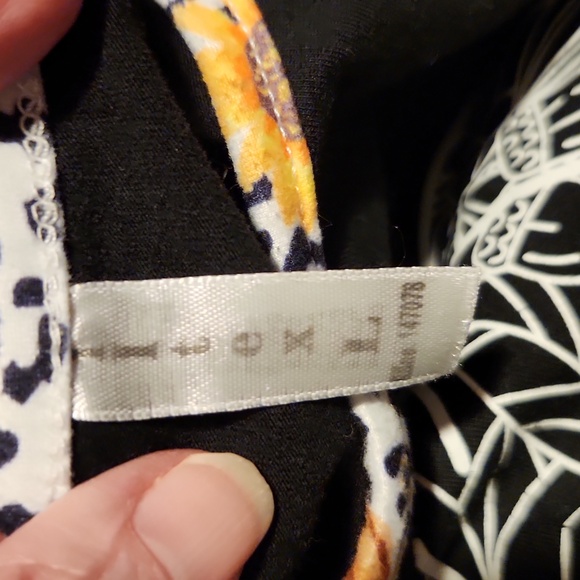 Women's Iltex Fall Pumpkin black leopard print sleeves shirt. Size Large. - Picture 4 of 4